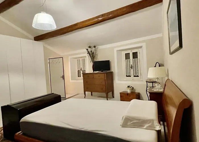 Mazzetti Country House-vita In Campagna Con Giardino