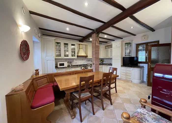 Mazzetti Country House-vita In Campagna Con Giardino