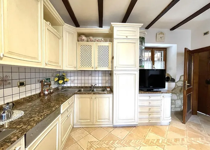 Mazzetti Country House-vita In Campagna Con Giardino Vimignano-Chiesa