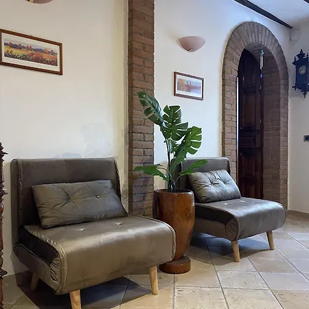 Mazzetti Country House-vita In Campagna Con Giardino