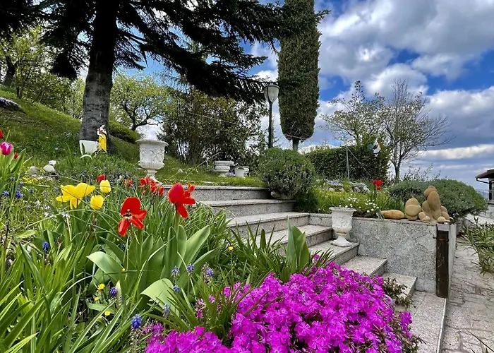 Villa Mazzetti Country House-vita In Campagna Con Giardino